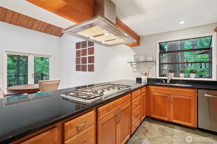Property photo for 790 Highwood Drive Sw, Issaquah photo 9