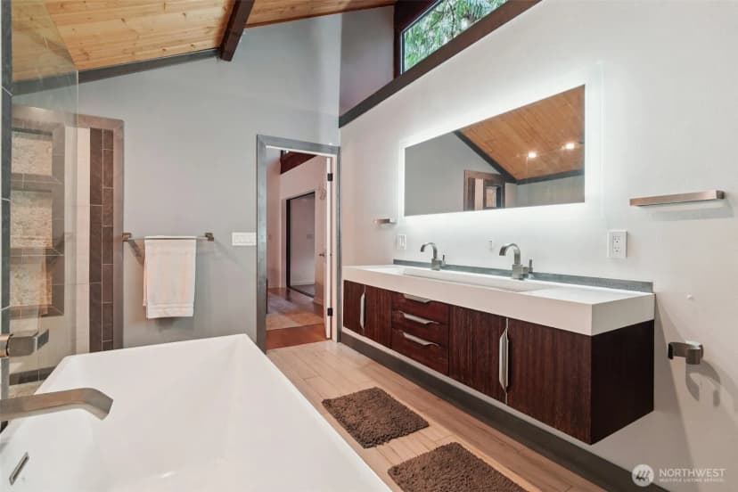 Property photo for 790 Highwood Drive Sw, Issaquah photo 18