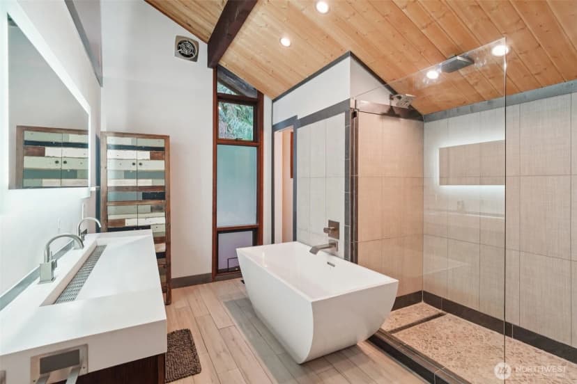 Property photo for 790 Highwood Drive Sw, Issaquah photo 17
