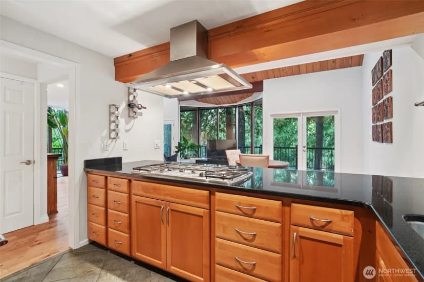 Property photo for 790 Highwood Drive Sw, Issaquah photo 8