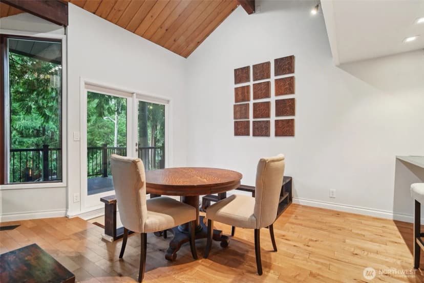 Property photo for 790 Highwood Drive Sw, Issaquah photo 11