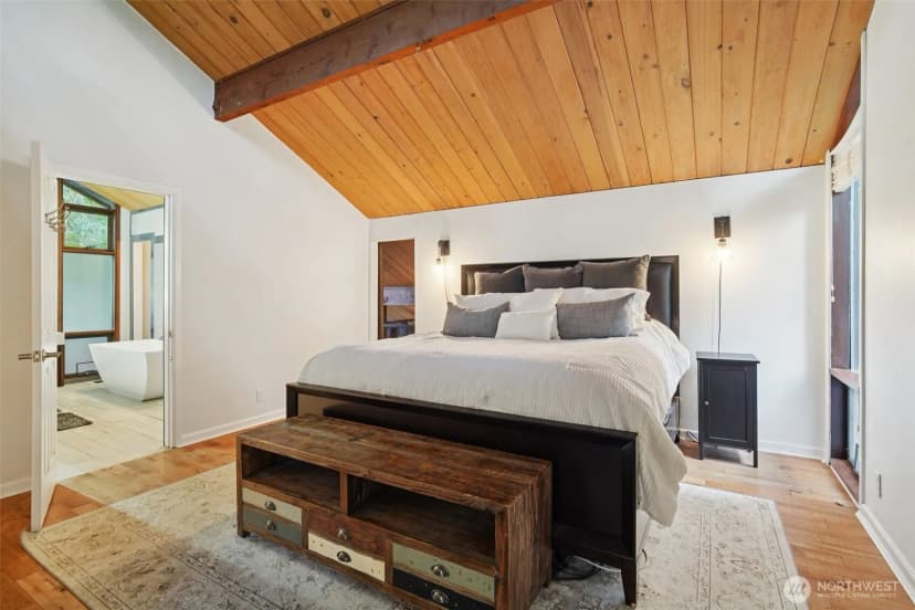 Property photo for 790 Highwood Drive Sw, Issaquah photo 15