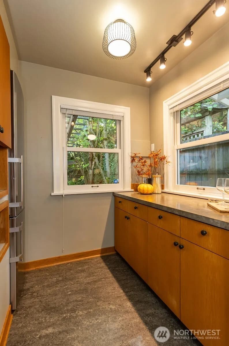 Property photo for 7 Newell Street, Seattle photo 14