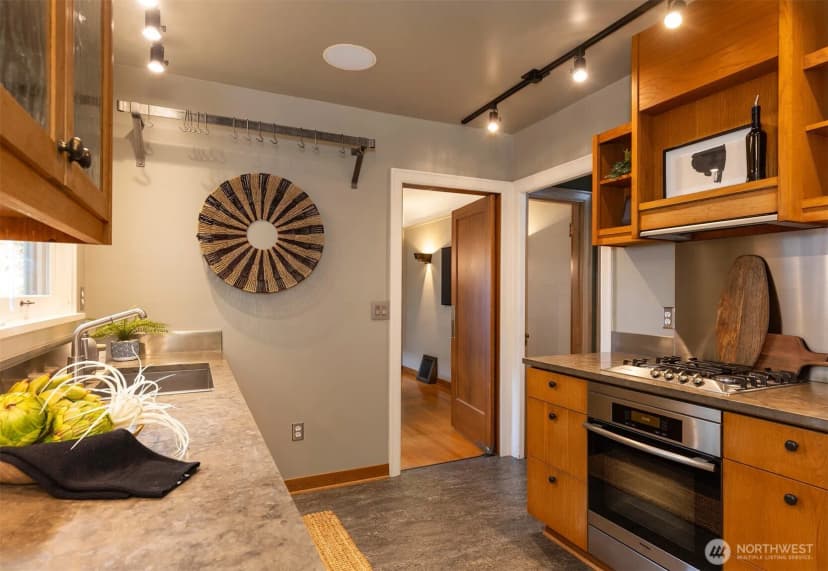 Property photo for 7 Newell Street, Seattle photo 12
