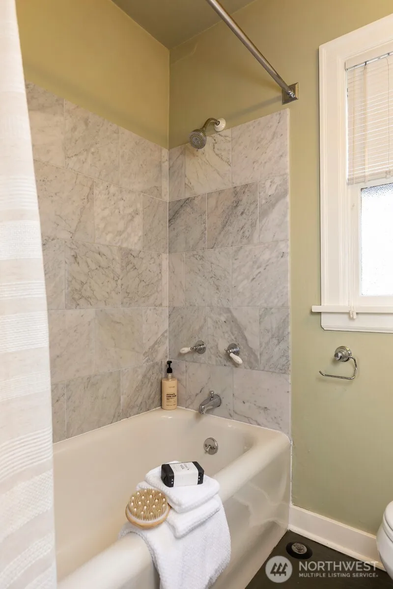 Property photo for 7 Newell Street, Seattle photo 18
