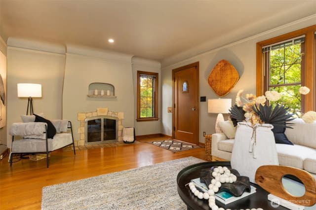 Property photo for 7 Newell Street, Seattle photo 4