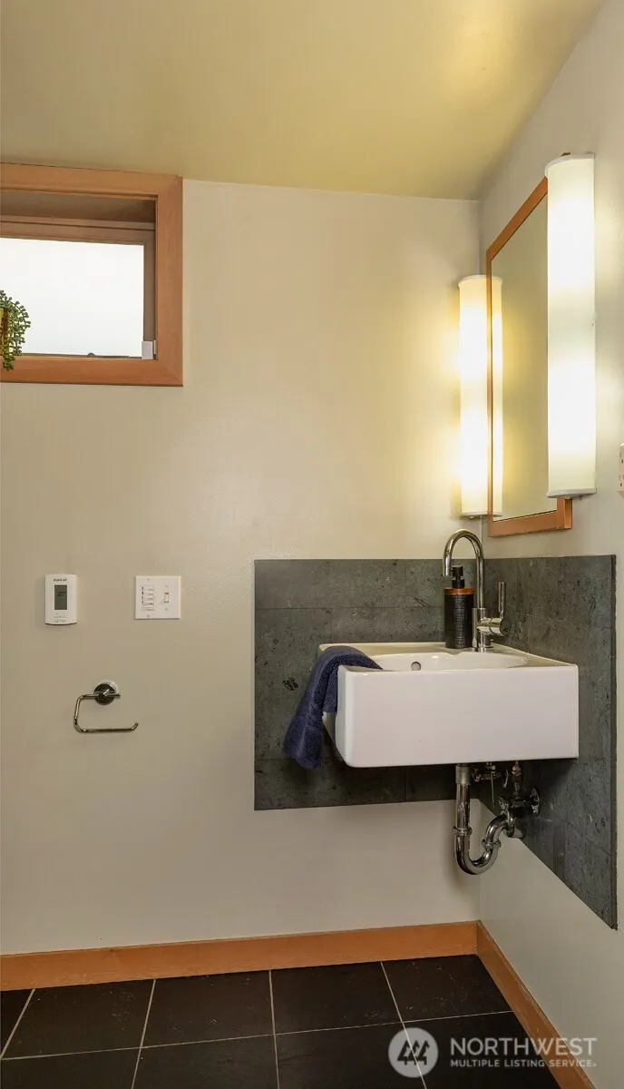 Property photo for 7 Newell Street, Seattle photo 24