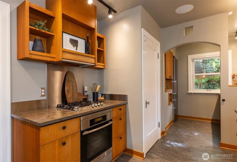 Property photo for 7 Newell Street, Seattle photo 13