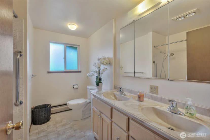 Property photo for 3911 S 250th Street, Kent photo 15