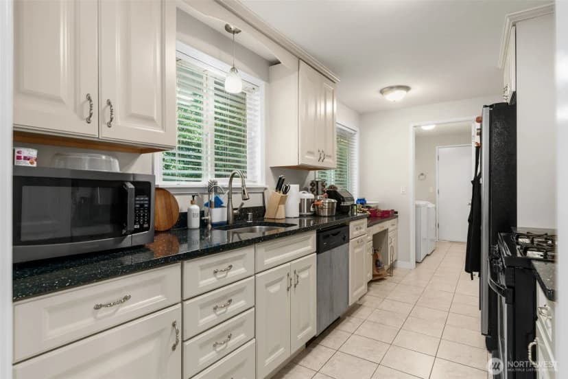 Property photo for 1124 Ne 147th Street, Shoreline photo 8