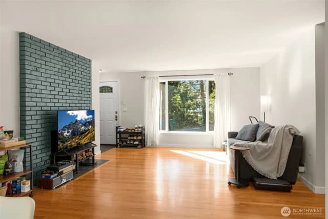 Property photo for 1124 Ne 147th Street, Shoreline photo 3