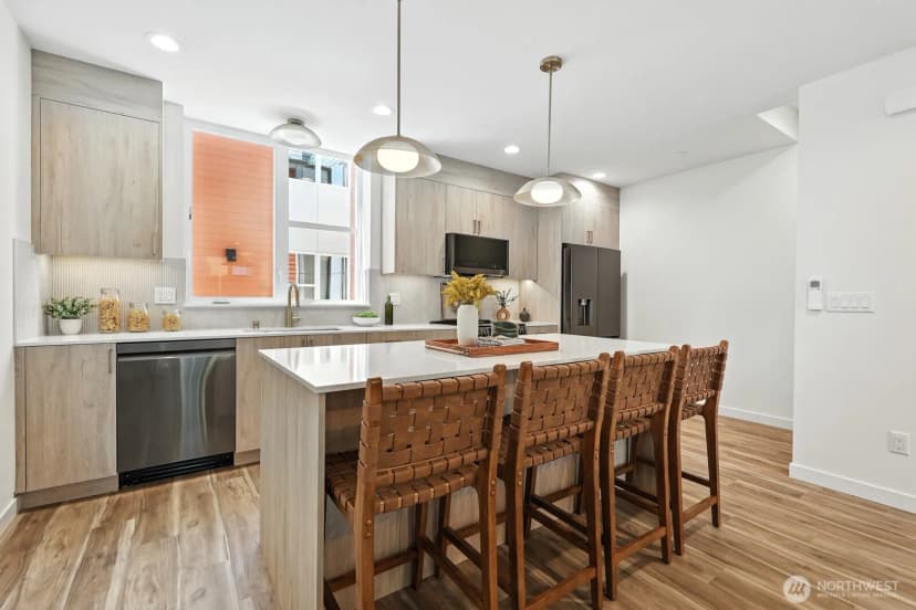 Property photo for 9018 13th Avenue Nw #b, Seattle photo 11