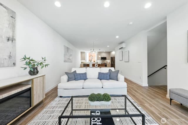 Property photo for 9018 13th Avenue Nw #b, Seattle photo 5