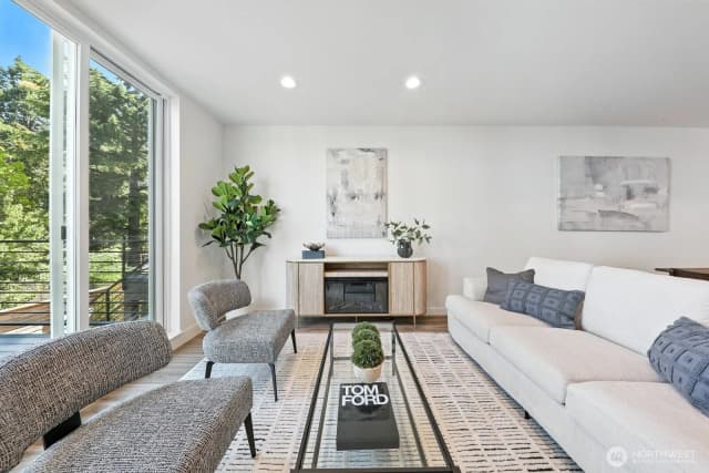 Property photo for 9018 13th Avenue Nw #b, Seattle photo 3