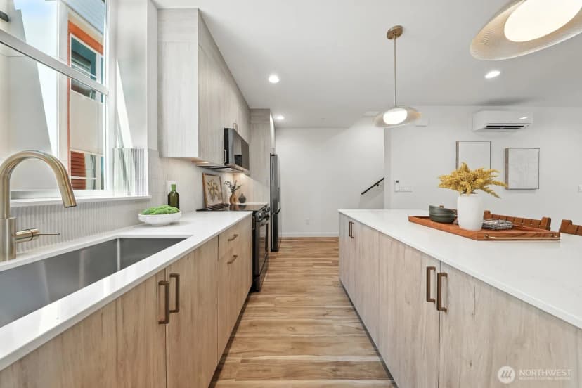 Property photo for 9018 13th Avenue Nw #b, Seattle photo 13