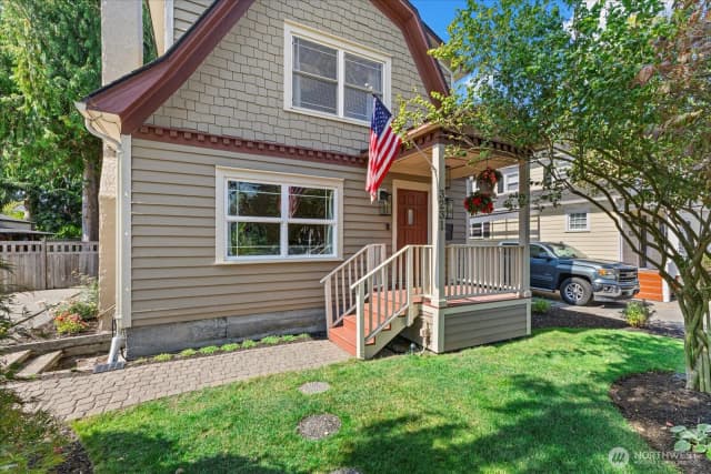 Property photo for 3231 63rd Avenue Sw, Seattle photo 2