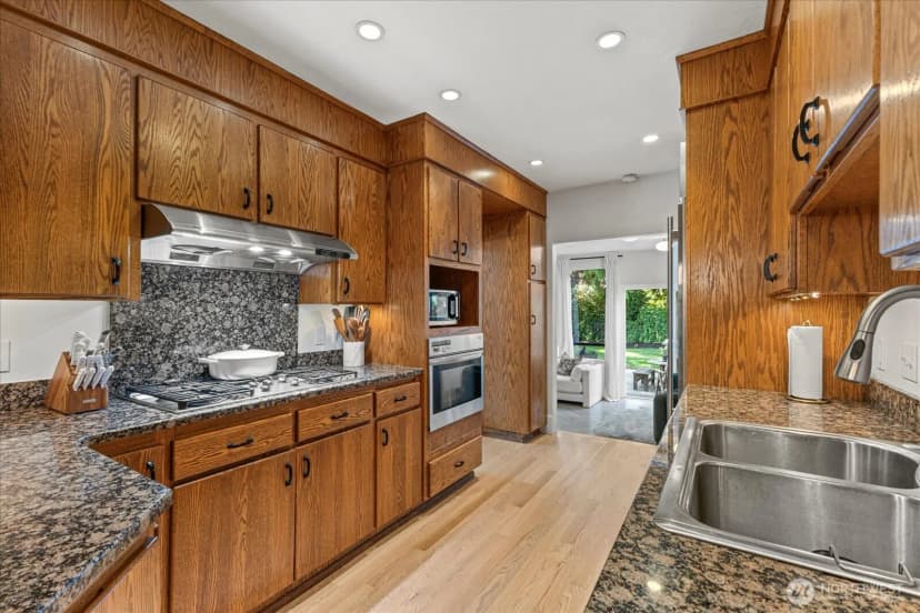 Property photo for 3231 63rd Avenue Sw, Seattle photo 14