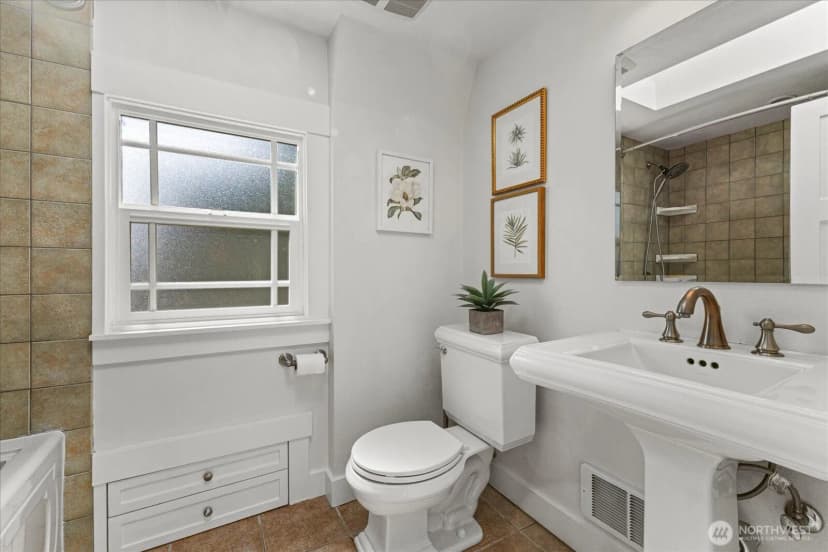 Property photo for 3231 63rd Avenue Sw, Seattle photo 19