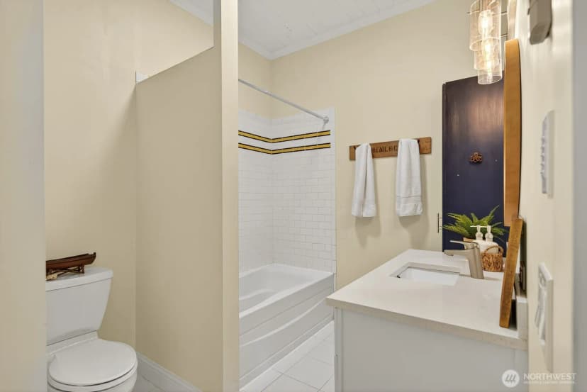 Property photo for 1420 M Avenue, Anacortes photo 18