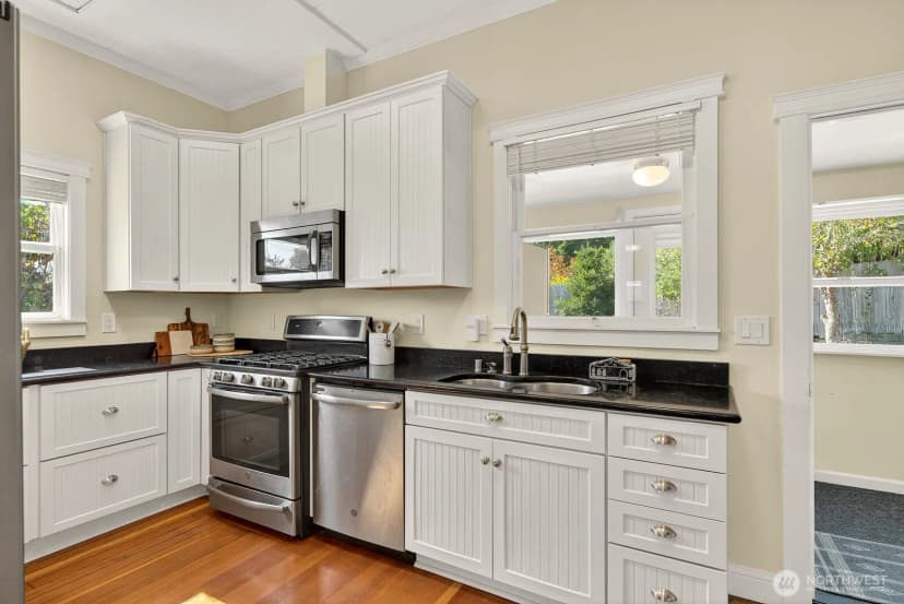 Property photo for 1420 M Avenue, Anacortes photo 11