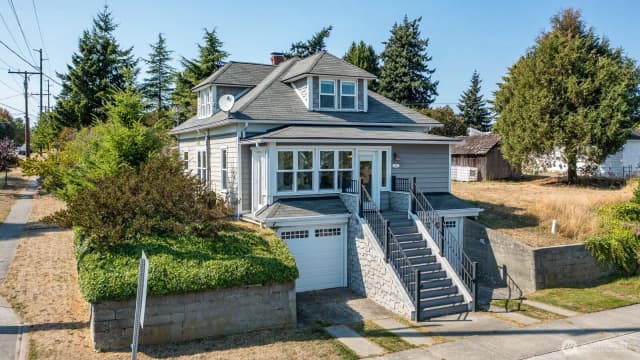 Property photo for 1420 M Avenue, Anacortes photo 2