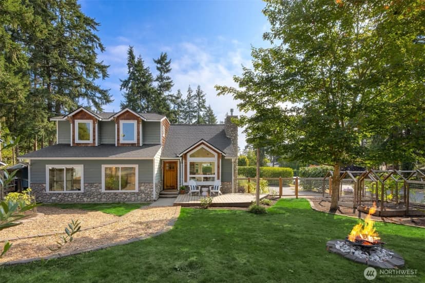 Property photo for 1116 Grow Avenue Ne, Bainbridge Island