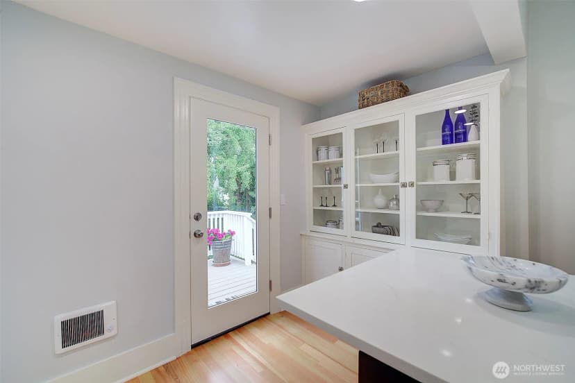 Property photo for 934 25th Avenue S, Seattle photo 14