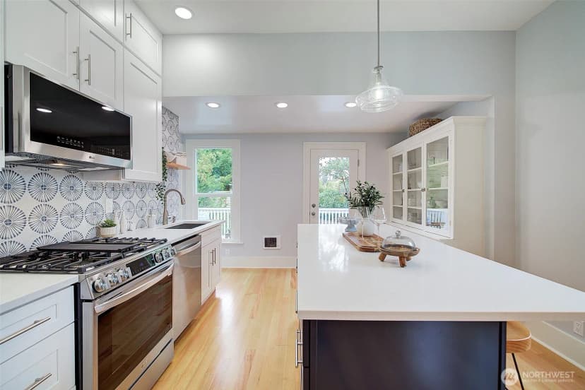 Property photo for 934 25th Avenue S, Seattle photo 13