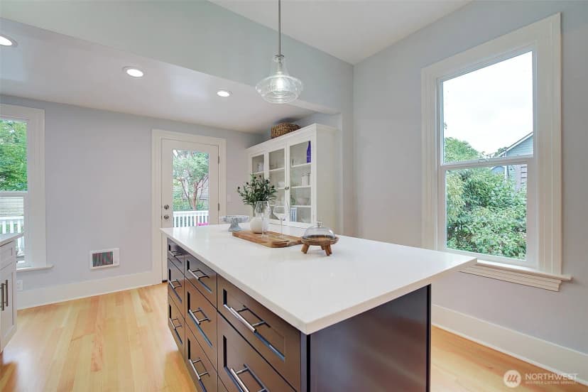 Property photo for 934 25th Avenue S, Seattle photo 17