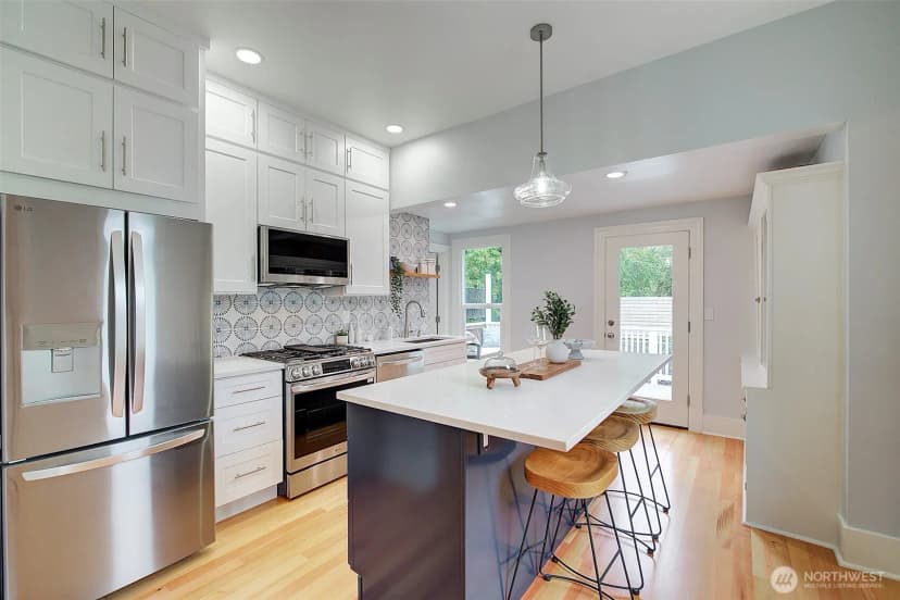 Property photo for 934 25th Avenue S, Seattle photo 12