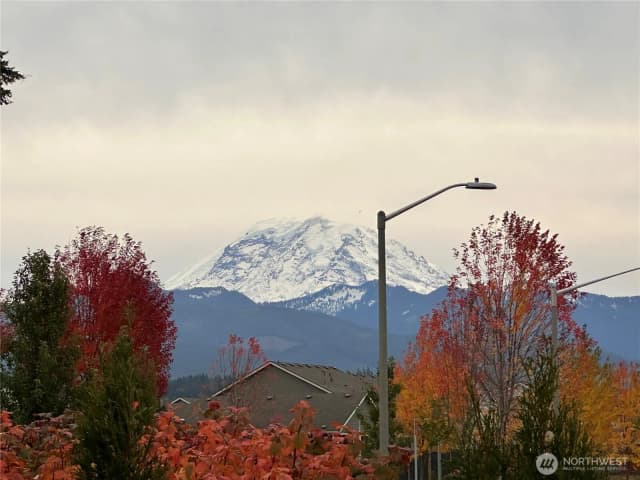 Property photo for 718 Weaver Drive E, Enumclaw photo 3