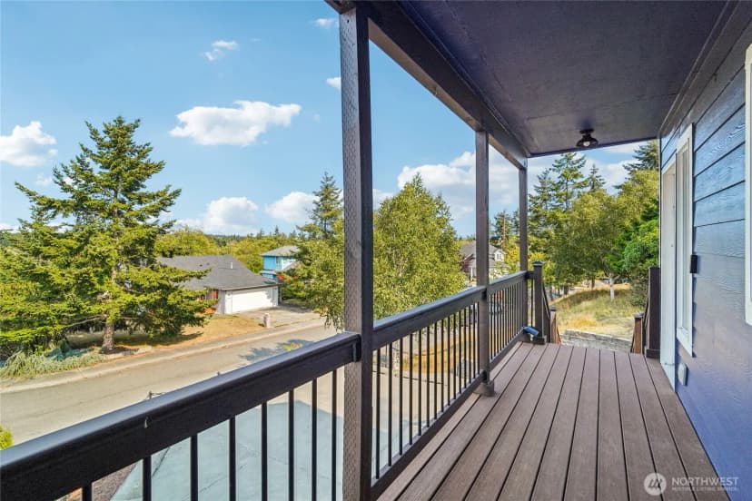 Property photo for 1499 Sw Ponsteen Drive, Oak Harbor photo 2