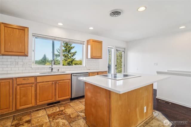 Property photo for 1499 Sw Ponsteen Drive, Oak Harbor photo 5