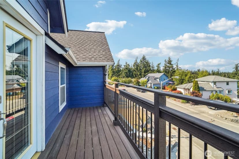 Property photo for 1499 Sw Ponsteen Drive, Oak Harbor photo 17