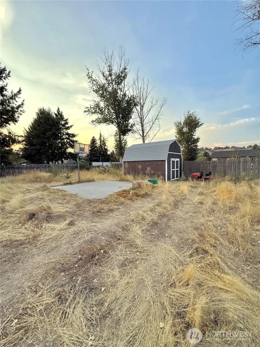 Property photo for 713 Locust Street, Omak photo 28