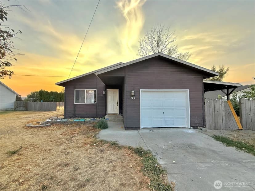 Property photo for 713 Locust Street, Omak