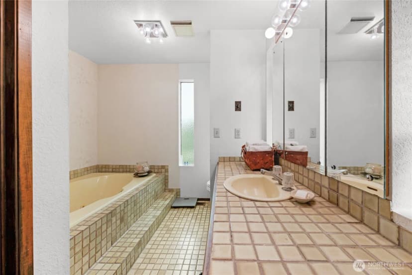 Property photo for 1111 S 274th Place, Des Moines photo 17