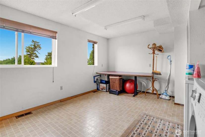 Property photo for 1111 S 274th Place, Des Moines photo 26