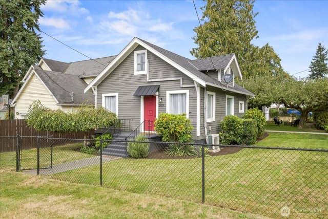 Property photo for 2121 74th Street Se, Everett photo 3