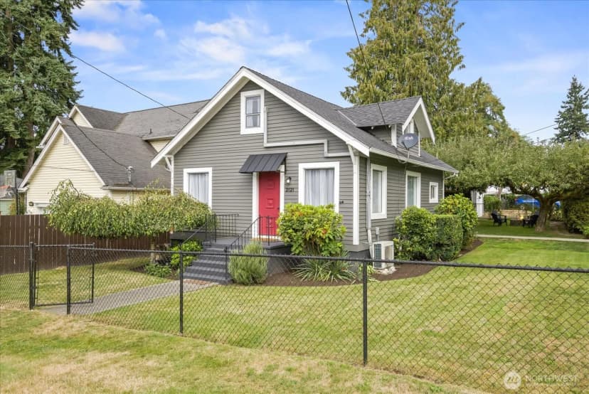Property photo for 2121 74th Street Se, Everett photo 3