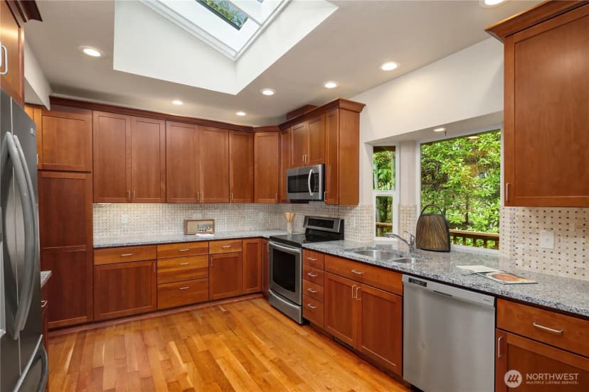 Property photo for 2215 W Lake Sammamish Parkway Ne, Redmond photo 14