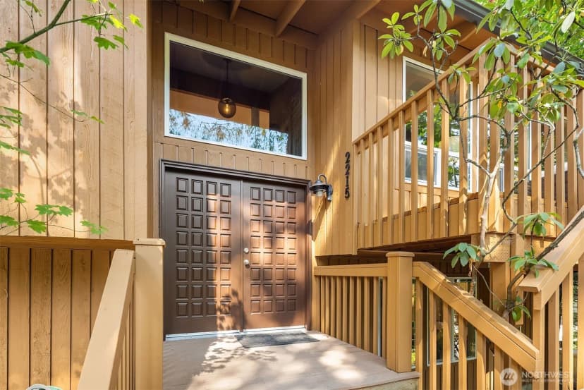 Property photo for 2215 W Lake Sammamish Parkway Ne, Redmond photo 2