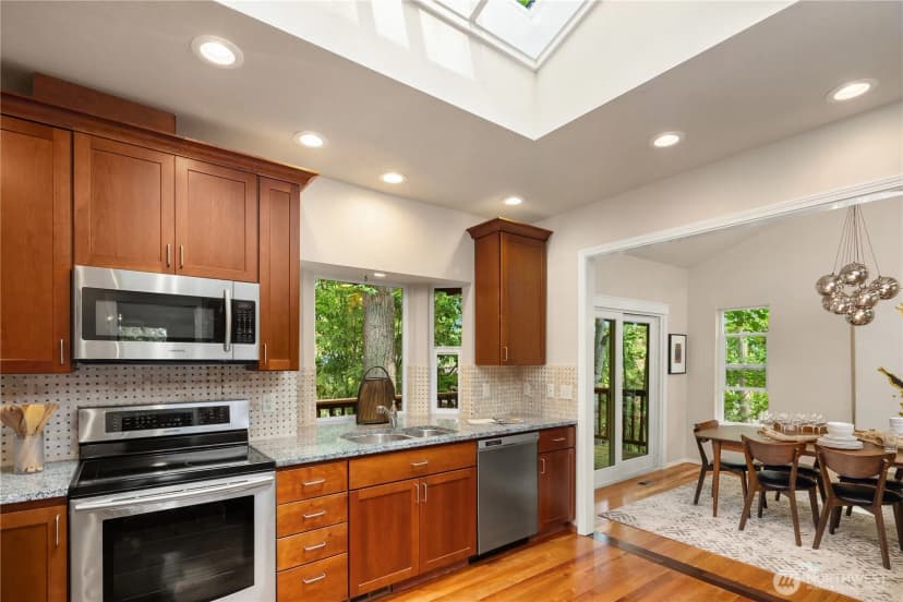 Property photo for 2215 W Lake Sammamish Parkway Ne, Redmond photo 15