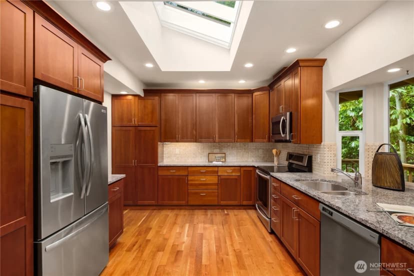 Property photo for 2215 W Lake Sammamish Parkway Ne, Redmond photo 13