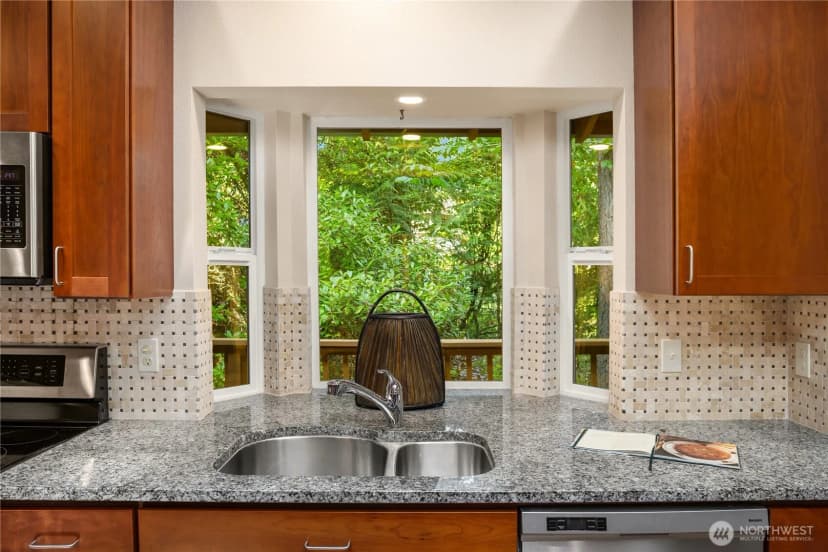 Property photo for 2215 W Lake Sammamish Parkway Ne, Redmond photo 16