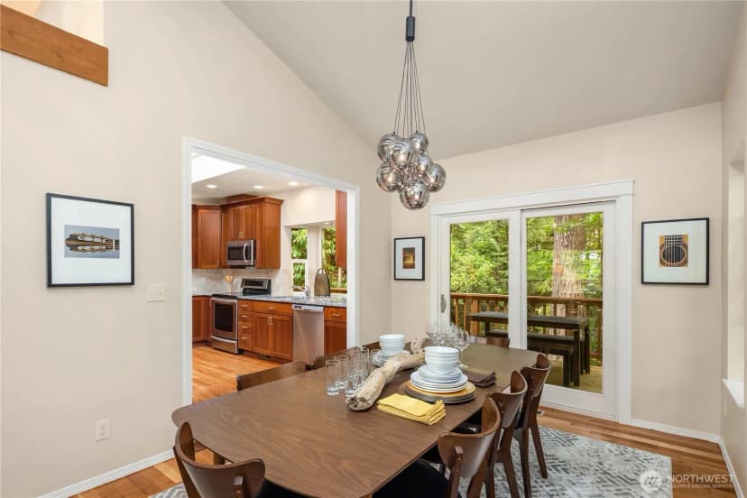 Property photo for 2215 W Lake Sammamish Parkway Ne, Redmond photo 11