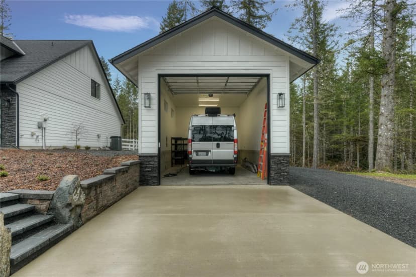 Property photo for 901 W Clear Lake Drive, Shelton photo 4