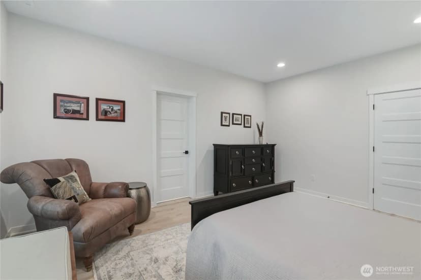 Property photo for 901 W Clear Lake Drive, Shelton photo 25