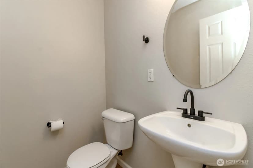 Property photo for 1324 Riddell Avenue Ne, Orting photo 9