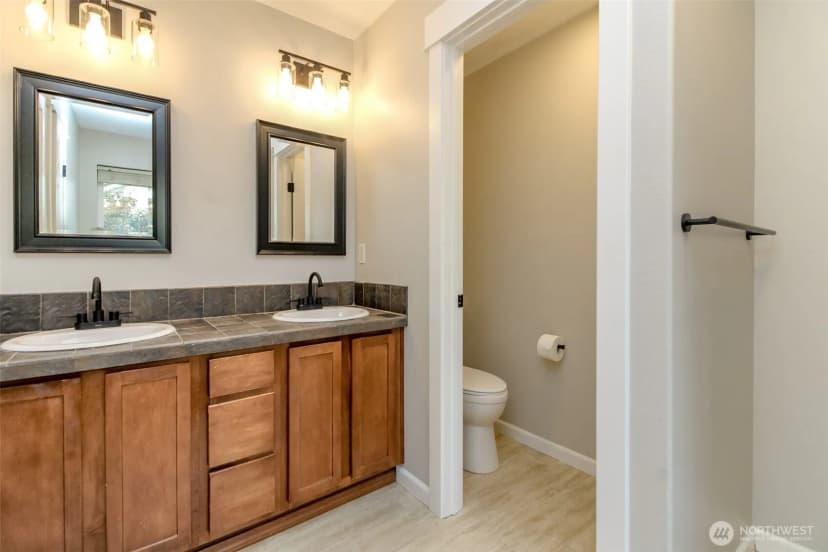 Property photo for 1324 Riddell Avenue Ne, Orting photo 12